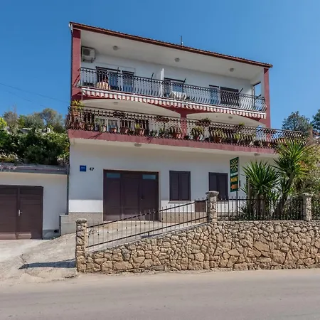 Charming With Balcony - One Bedroom * Трогир