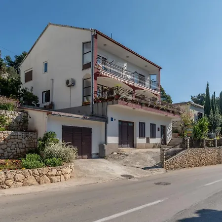Charming With Balcony - One Bedroom * Трогир