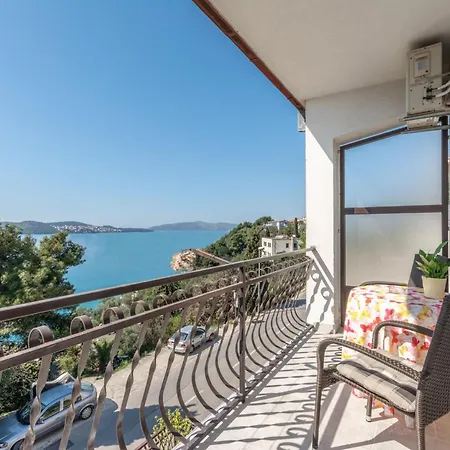 Appartement Charming With Balcony - One Bedroom