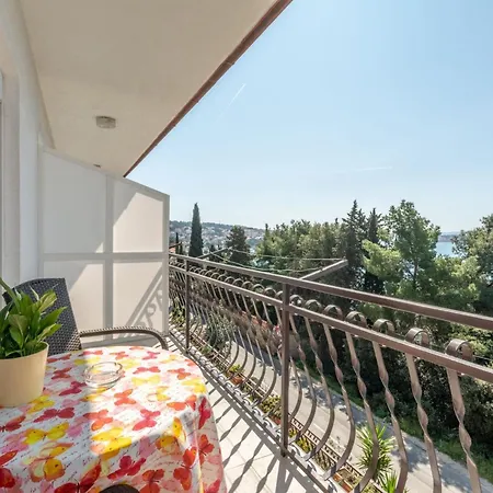 Appartement Charming With Balcony - One Bedroom Trogir